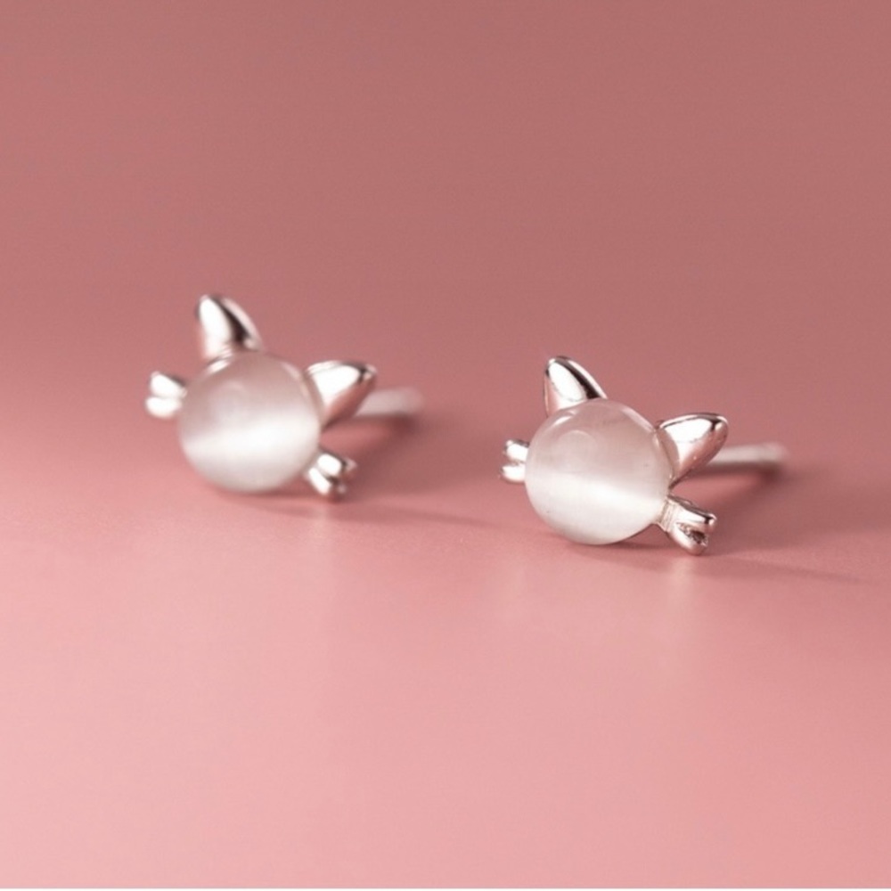 Sterling Silver Kitty Cat Earrings Faux Pearl
Studs